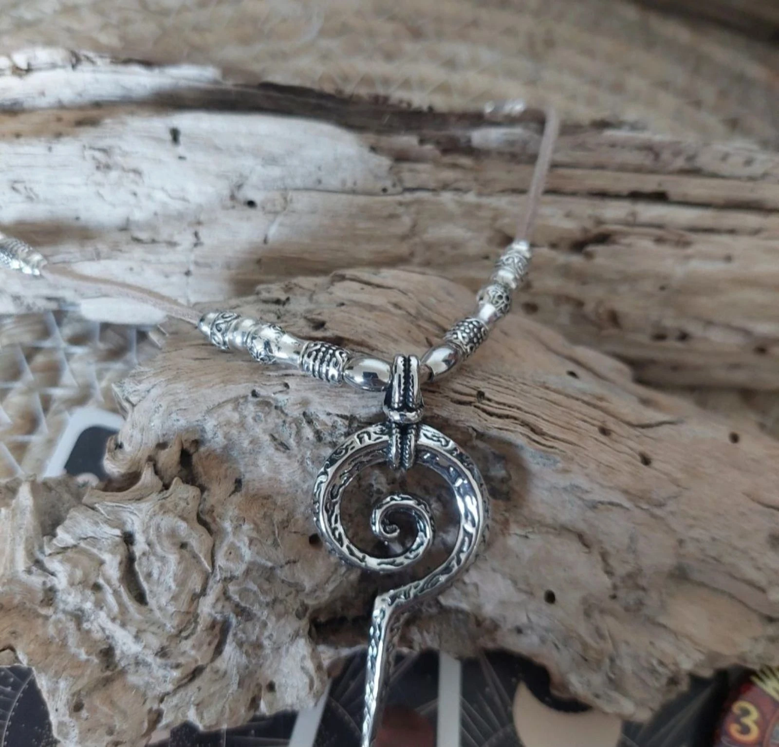Colar espiral boho-rock?, colar bege – photo 4